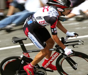 九游体育直播 -阿扎伦卡在瑞士队比赛中大胜，赛事规则更新引发热议！