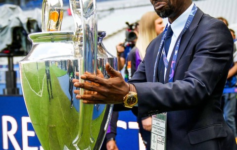 九游体育入口 - Ning巅峰对决，萨拉赫与50激战RNG分钟，精彩发挥胜负难料！